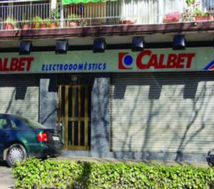 Calbet instala expositores Conceptronic para facilitar la venta