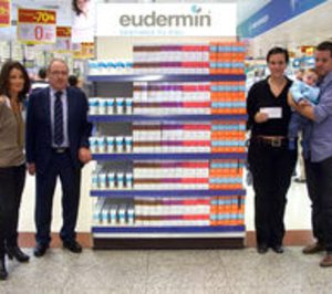 Eudermín entrega 30.000 € a la ganadora de su promoción Te echamos una mano