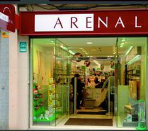 Arenal inaugura una tienda en un local que albergaba una perfumería If