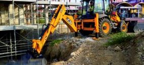 JCB en las inundaciones de los Balcanes