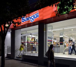 Sangüi reorganiza su tejido comercial