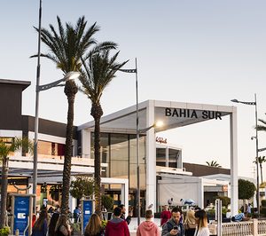 Los Arcos y Bahía Sur ampliarán su oferta de restauración