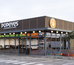 Un holding empresarial efectúa movimientos para convertirse en el principal franquiciado de Popeyes en España