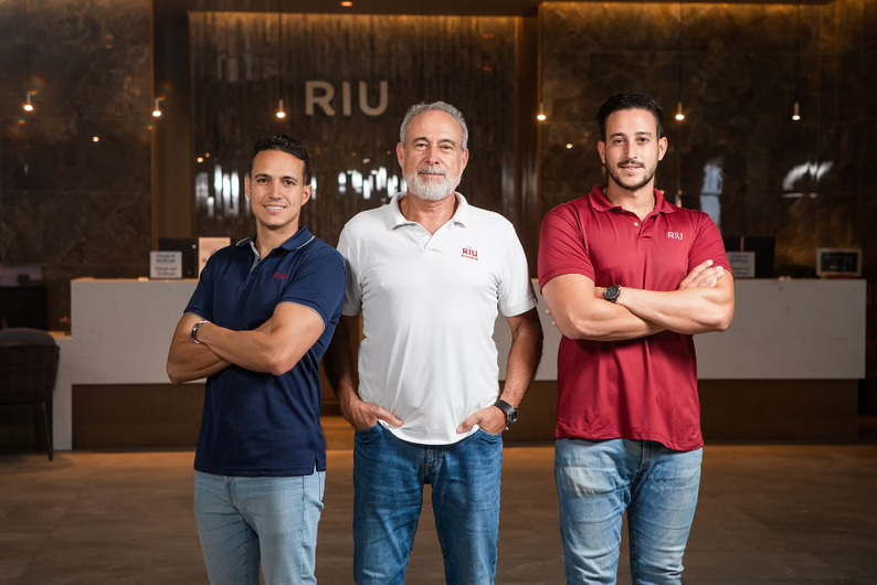 Riu Hotels avanza en su relevo generacional con Luis y Roberto Riu Rodríguez