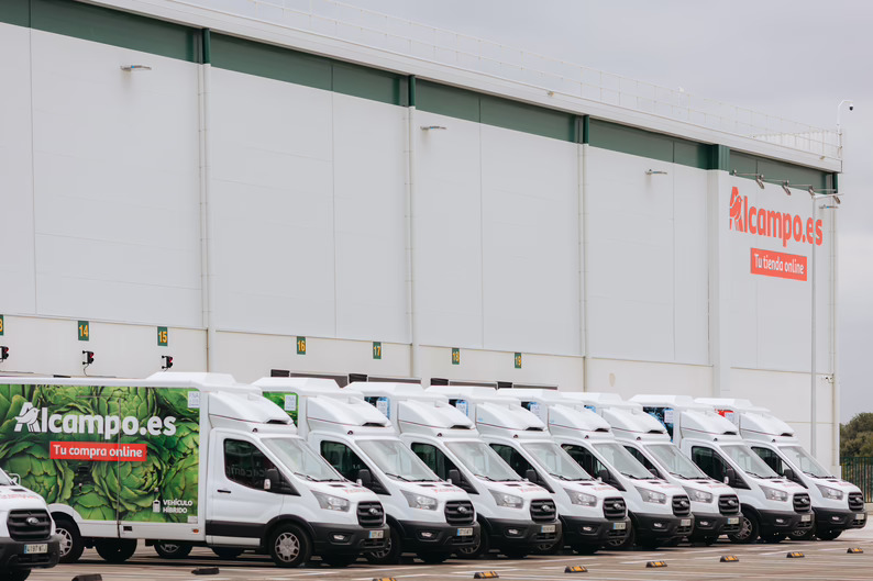 Alcampo inaugura el almacén robotizado con tecnología de Ocado