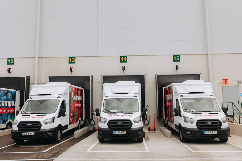 Alcampo inaugura el almacén robotizado con tecnología de Ocado