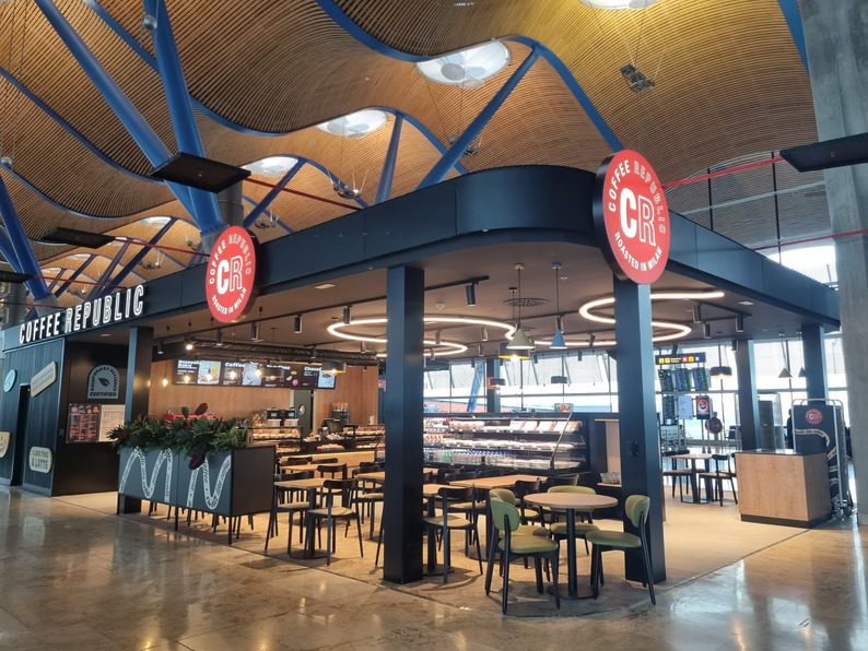 Ibersol lleva la marca Coffee Republic al aeropuerto Adolfo Suárez Madrid-Barajas