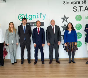 Signify presenta su nueva línea de iluminación solar, fabricada en Valladolid