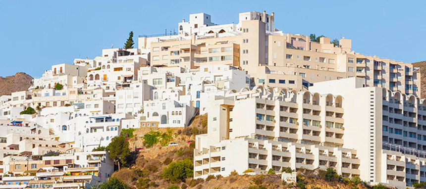 Banca March impulsa la rehabilitación de un histórico hotel de la Costa de Almería