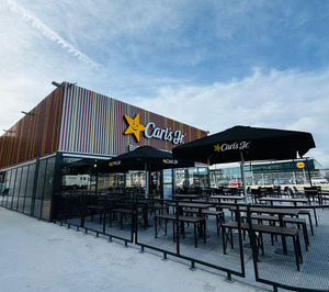 Carls Jr. abre una franquicia en un local de construcción modular