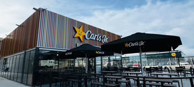 Carls Jr. abre una franquicia en un local de construcción modular