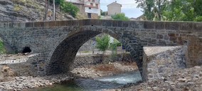 Cemex y el Gobierno de La Rioja impulsan la rehabilitación del puente medieval de Santa Bárbara en Enciso